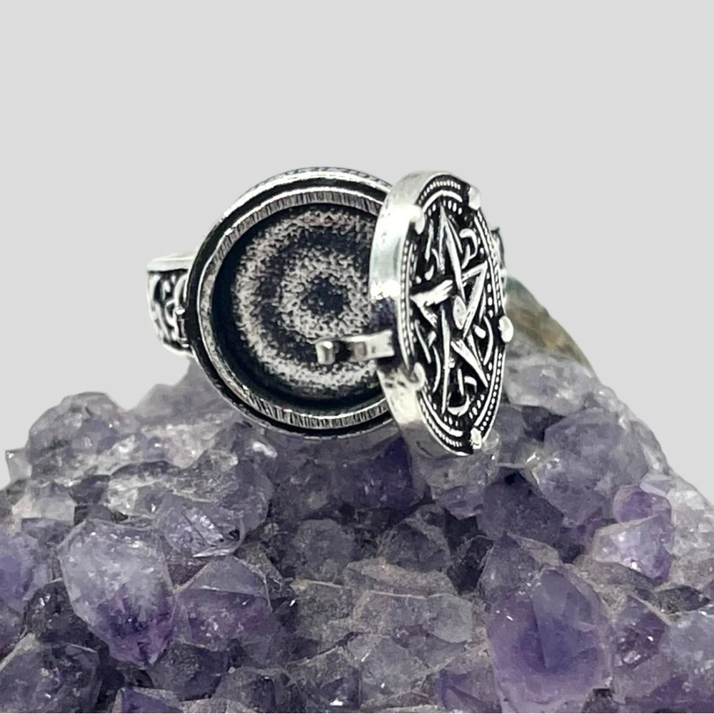 Star Poison Ring - Picture 2 of 5